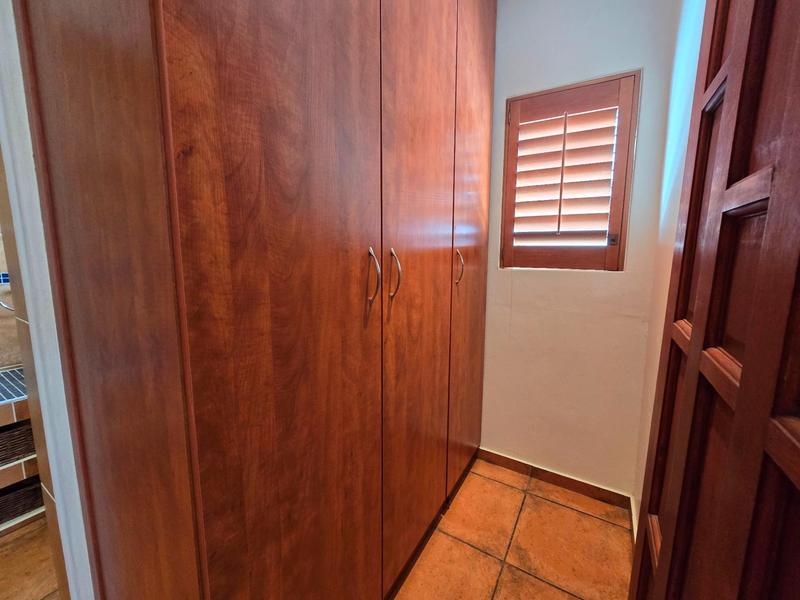 5 Bedroom Property for Sale in Golden Mile Western Cape